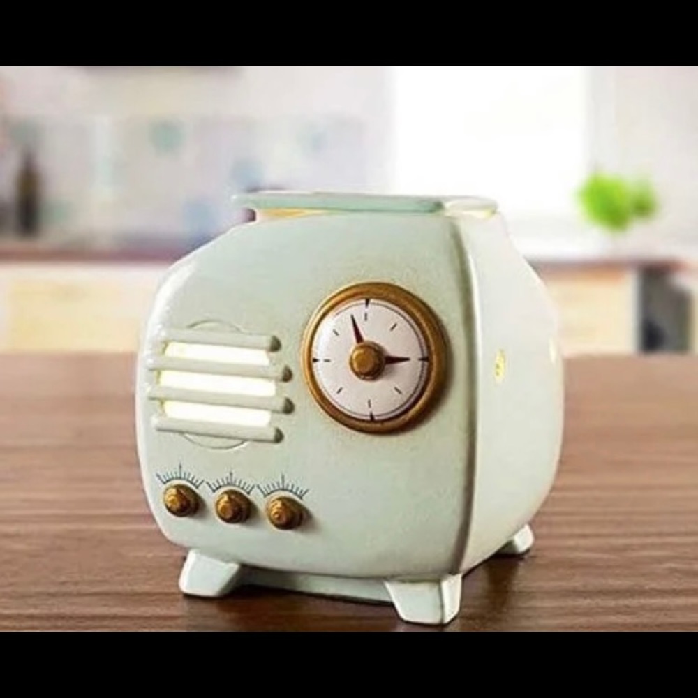 Retro Style Radio Wax Warmer